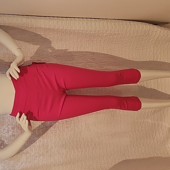 Vibrant Pink Capris - Picture 4 of 6